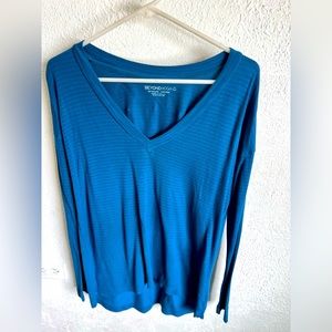 Beyond Yoga long sleeve lounge pullover v-neck